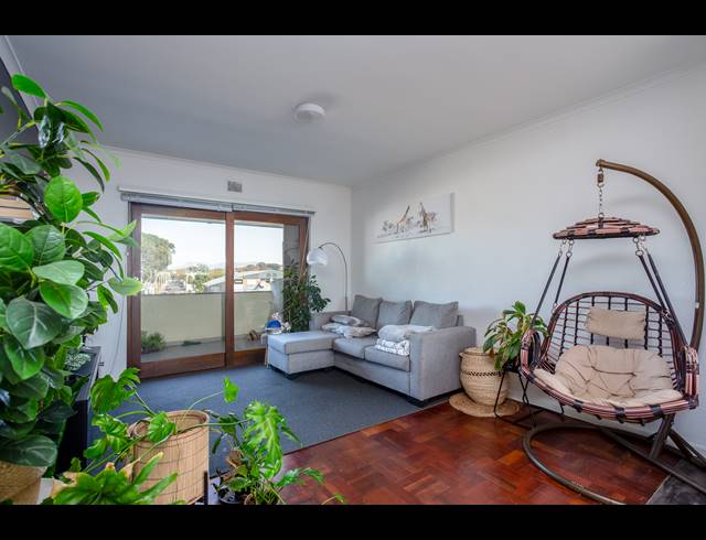 2 BEDROOM APARTMENT SOLD IN CLAREMONT